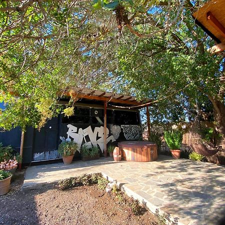 - Magic Bus - Hotel Klorakas Exterior foto