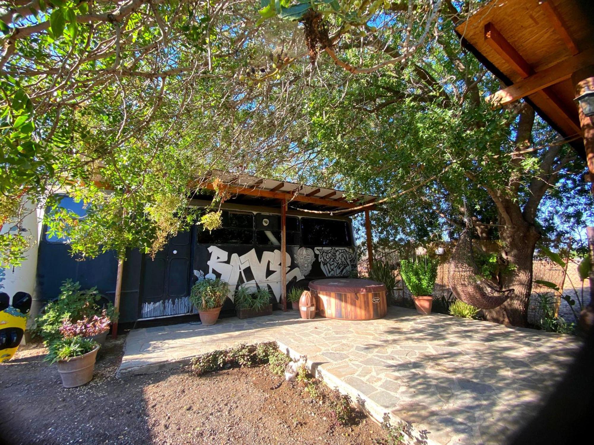 - Magic Bus - Hotel Klorakas Exterior foto